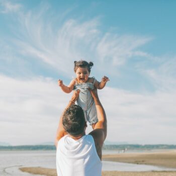 Come Organizzare una vacanza al mare con un neonato